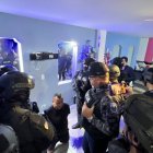 Los cuatro capturados estarían vinculados al movimiento de armamento, transporte de drogas y actividades logísticas
