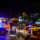 Circulación vehicular nocturna en Guayaquil.