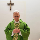 El papa León XIV celebra una misa en el hospital Gemelli de Roma, en las primeras fotografías difundidas tras su operación pulmonar.