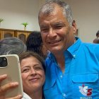 El expresidente Rafael Correa participó en un encuentro con militares de la Revolución Ciudadana en Bélgica.