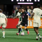 Lionel Messi dejó a varios rivales en el camino previo a sus golazos.