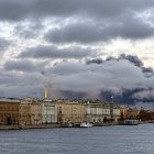 Ucrania intensificó sus ataques con drones contra instalaciones petroleras y logísticas de San Petersburgo, ciudad natal del presidente ruso Vladímir Putin.