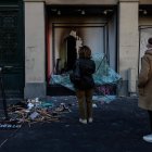 Los saqueos y ataques contra establecimientos comerciales llevaron al Gobierno francés a activar un mecanismo de protección del empleo.
