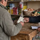 El análisis advierte sobre el deterioro económico de los pequeños negocios y su exposición a redes de préstamos informales.