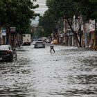 Las intensas lluvias del 19 de octubre dejaron calles inundadas y complicaron los desplazamientos de los guayaquileños hacia sus trabajos.