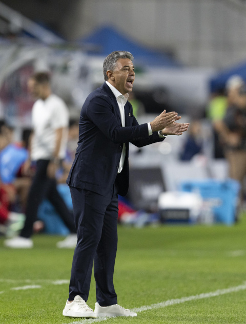 Marcelo Gallardo entrenador de Ecuador que debutó ante Corea del Sur.