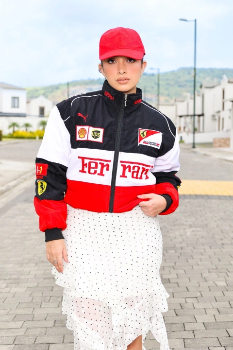 El sporty chic refleja una manera actual e intencional de vestir, en la que la versatilidad cobra cada vez más protagonismo.