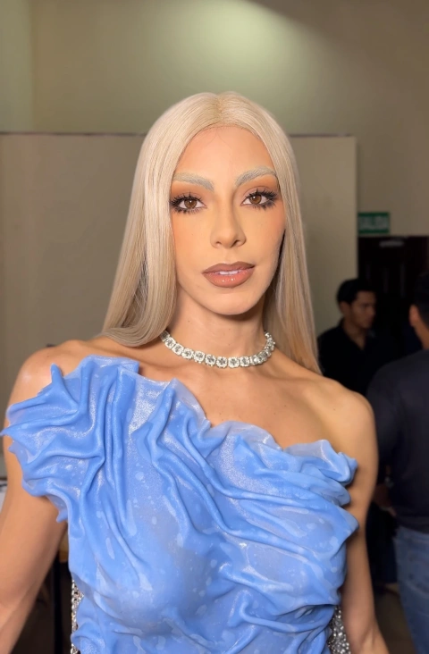 Virginia Limongi (maquillada por Karito Medina) luce las tendencias (cejas decoloradas y tonos tierra) que destacaron en la MET GALA.