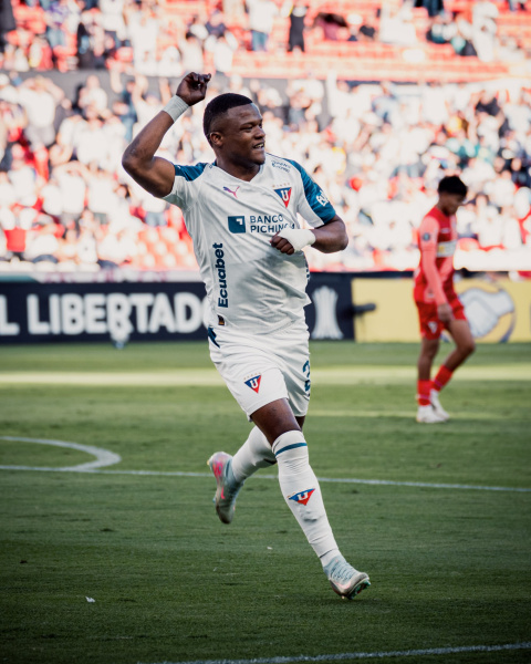 Yerlin Quiñónez marcó el primer tanto de Liga de Quito.
