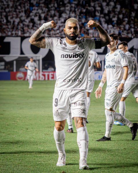 Gabigol marcó en el triunfo de Santos.