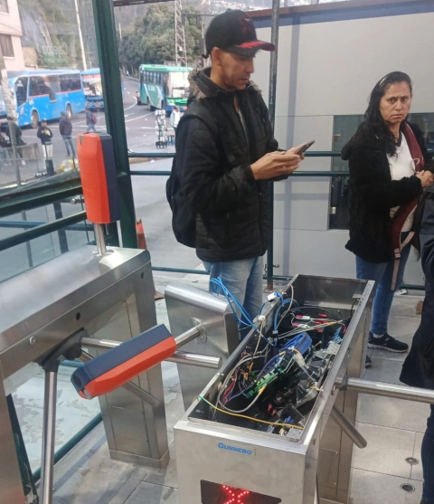Una máquina y el validador de ingreso de la parada La Marín sufrieron daños.