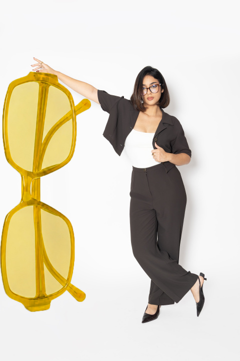 Elegir la montura adecuada permite equilibrar las facciones, resaltar el rostro y complementar cada estilo de vestir.