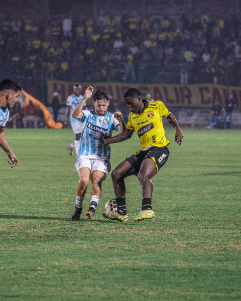 Guayaquil City presionó a Barcelona SC.