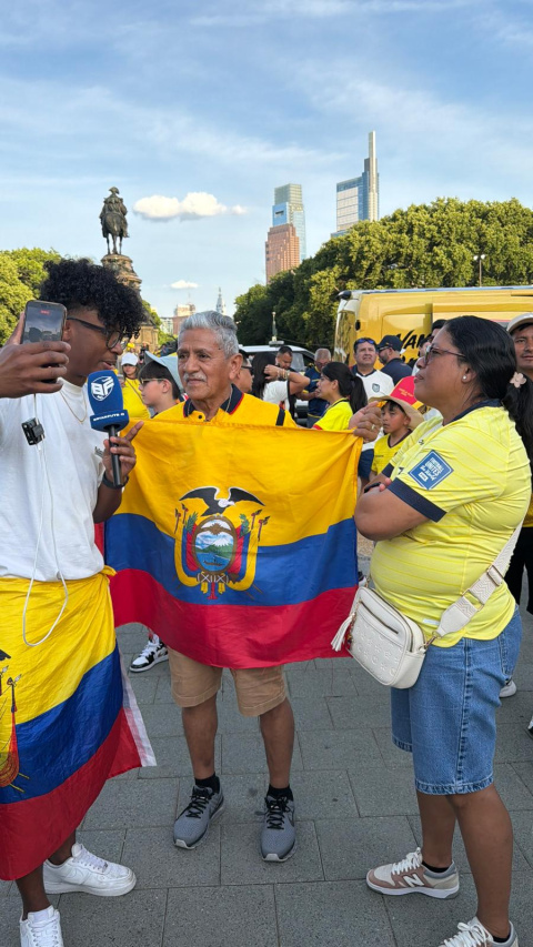 Don Wacho es entrevistado por Bryan Jiménez, hermano mayor de Gonzalo Plata.