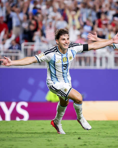 Julián Álvarez disfruta de sus vacaciones tras disputar el Mundial 2026.