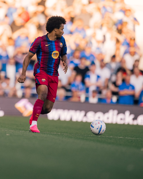 Adeyemi debutó con FC Barcelona.