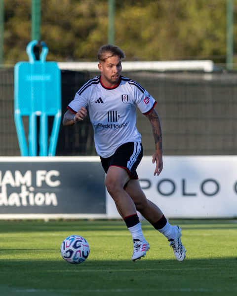 Fulham abrió el marcador al minuto 3.