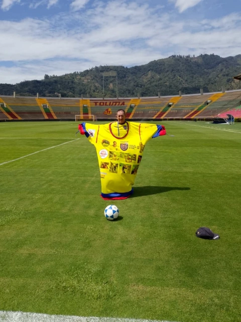 Manuel Loor pudo conocer la cancha del estadio Manuel Murillo Toro, escenario donde esperaba ver jugar a Independiente del Valle vs Tolima.