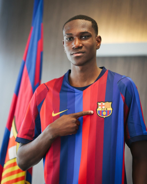 Josué Caicedo hace historia: debutó con el Barcelona Atlètic en tres días