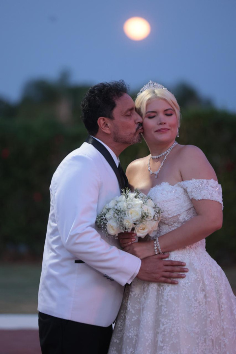 Douglas Bastidas y María Gabriela Cueva se casaron a la luz del eclipse lunar.