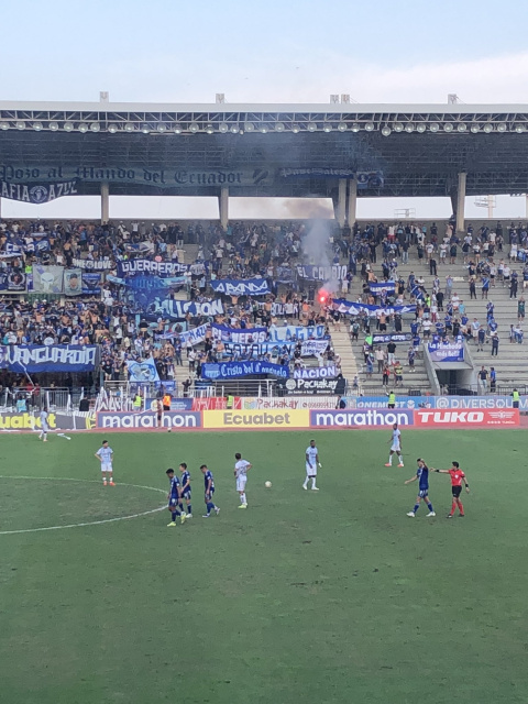 Hinchas protagonizaron desmanes en el estadio Cristhian Benítez.