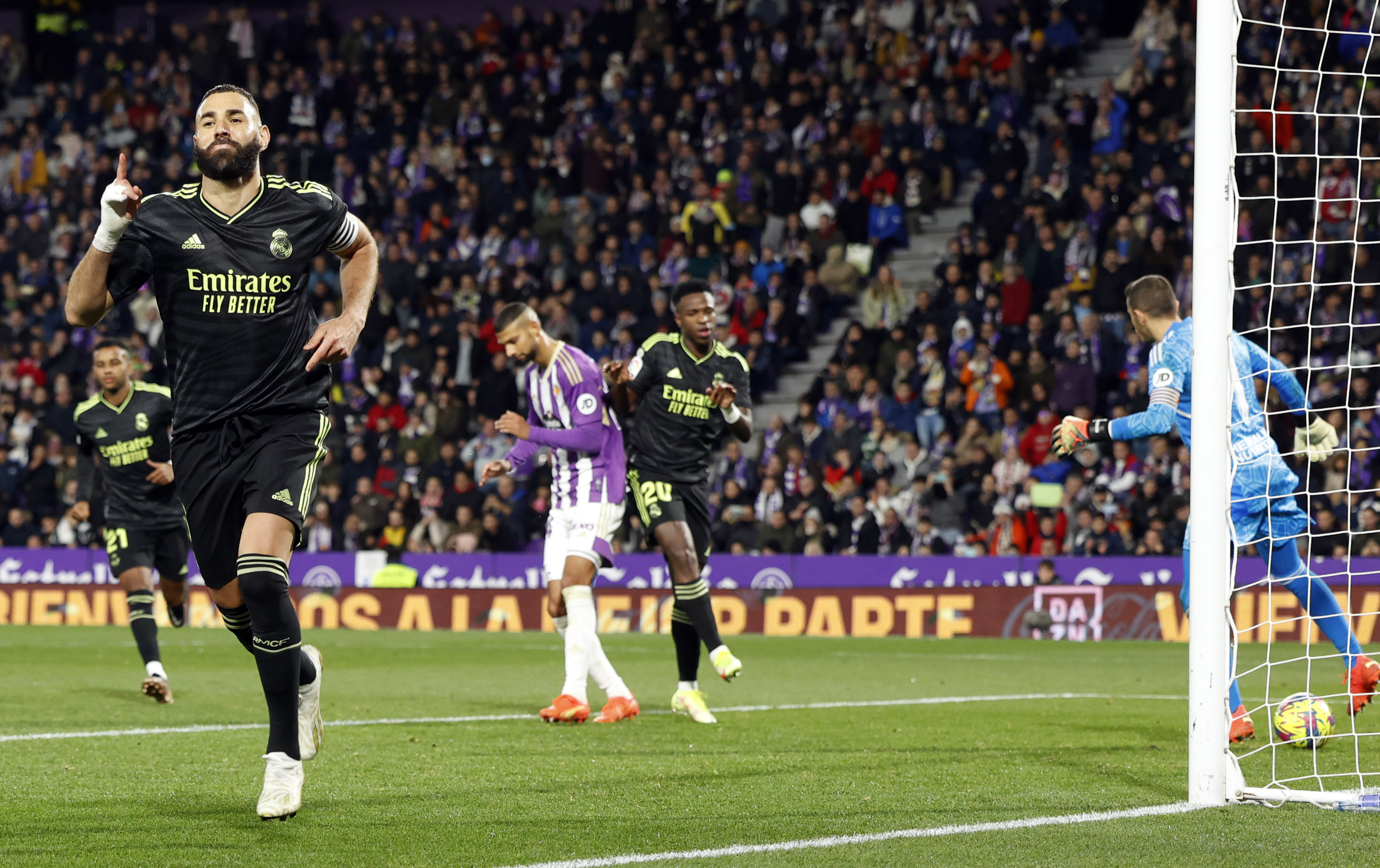 Gonzalo Plata ingresó al cambio en la derrota ante el Real Madrid