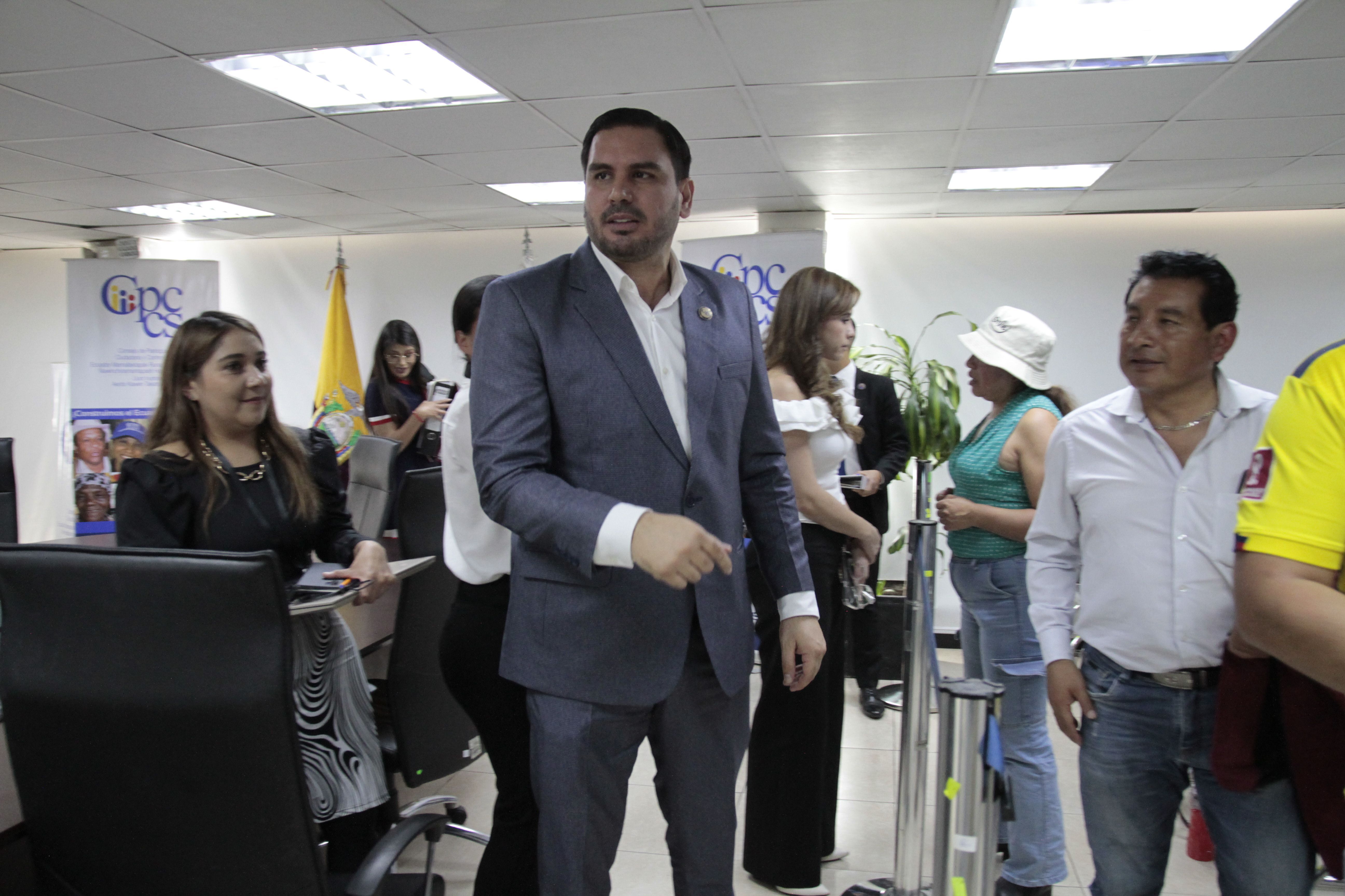 El concurso de fiscal general suma un tercer bosquejo de reglamento