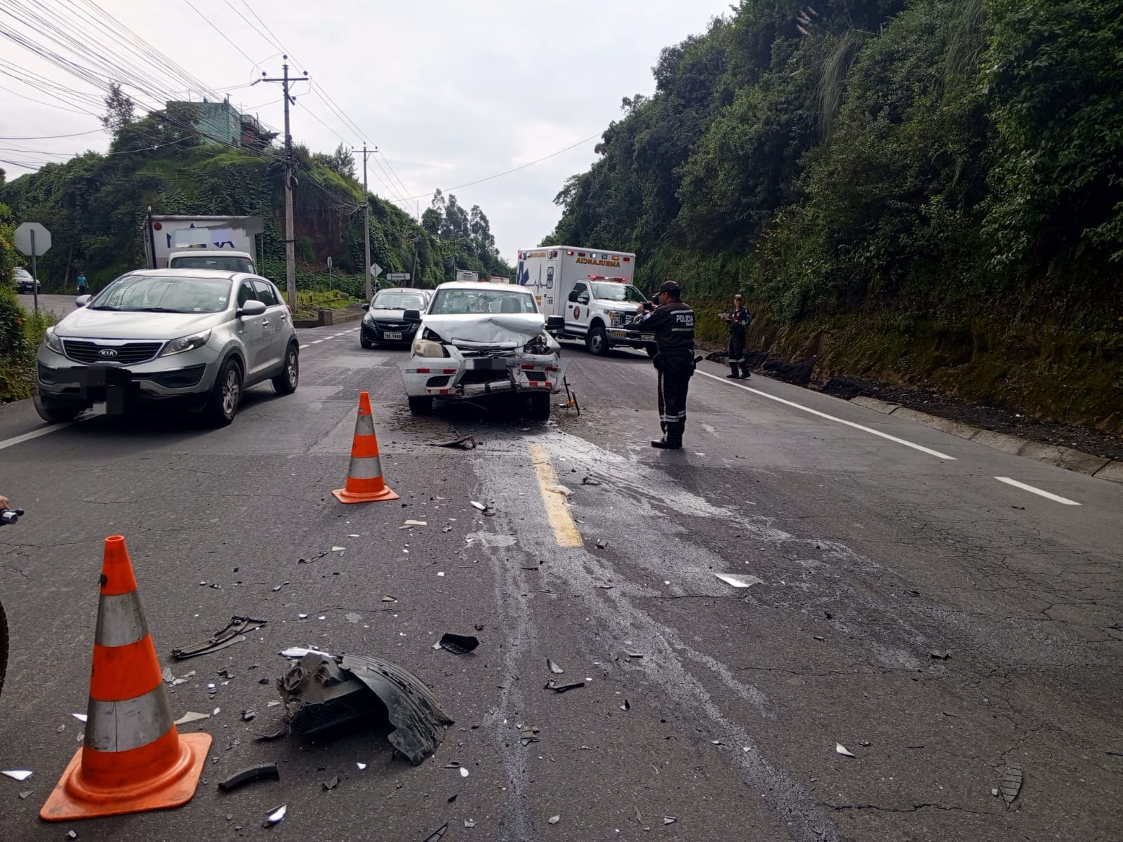 Dos siniestros de tránsito en Quito dejan al menos once heridos