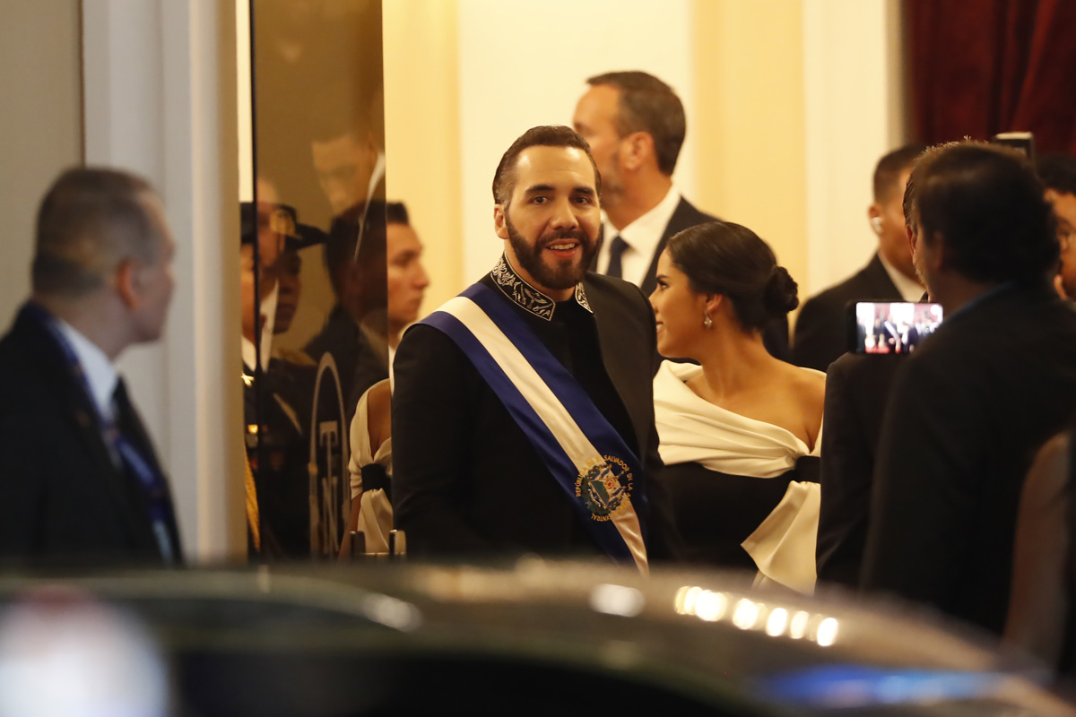 Bukele Ropa Nayib Bukele acusa a la Semana de la Moda de París de