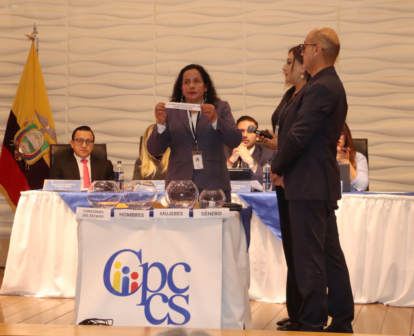 Concurso para fiscal general en jaque por acción de protección con ...