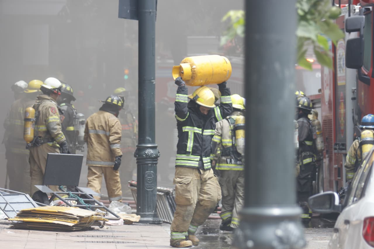 Incendio en Chile y Sucre deja daños y orden de evacuación en Guayaquil
