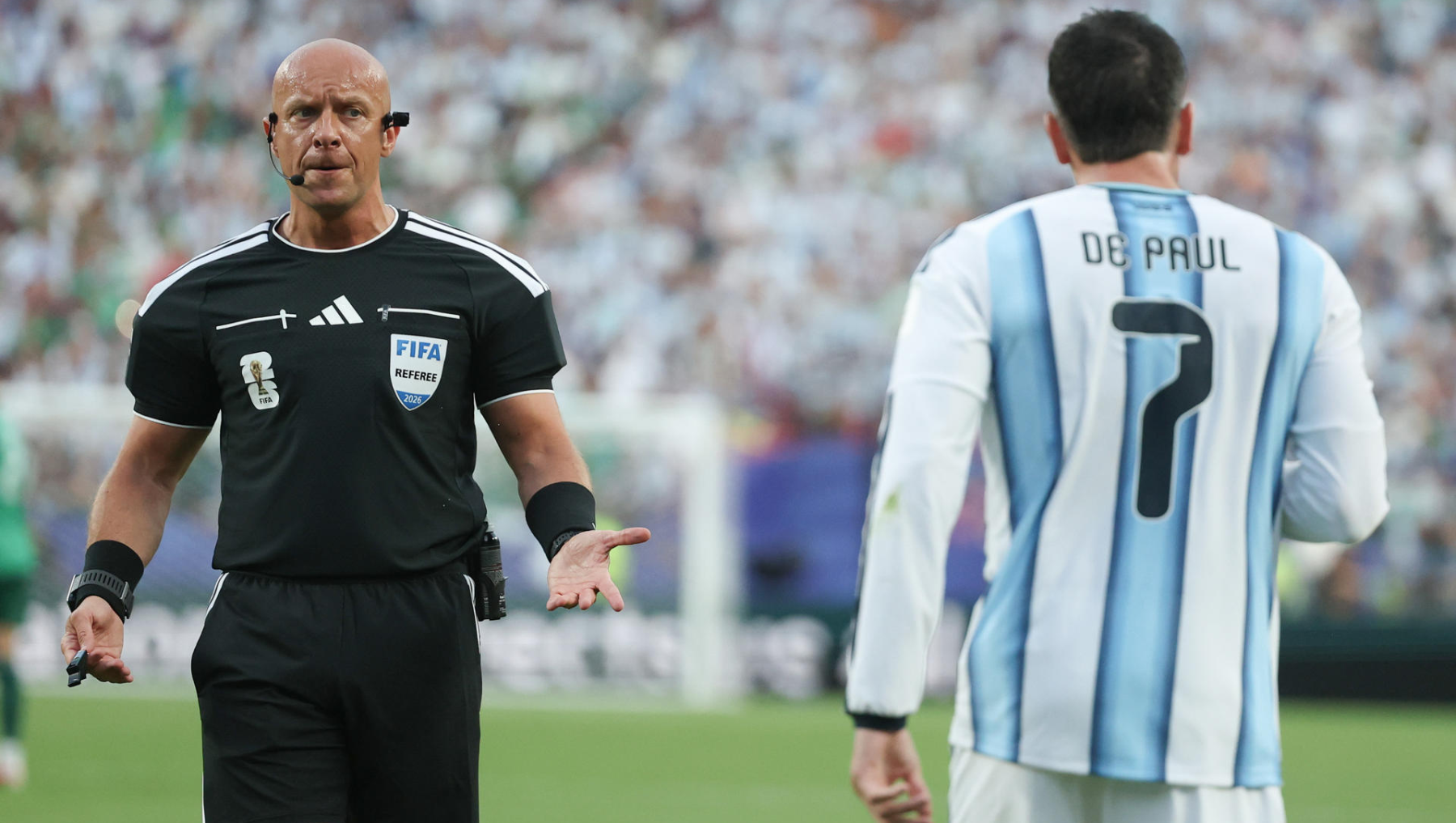 El árbitro polaco Szymon Marciniak pitó el Argentina - Argelia.
