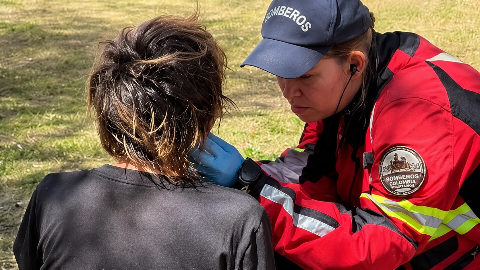 Personal del Puesto de Mando Operativo atendió a la mujer en la plaza García Moreno tras denunciar un presunto secuestro y violencia sexual.